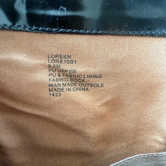 Steve Madden Black Ankle Boots with Gold Chain - Picture 4 of 7